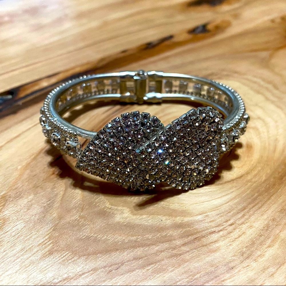 💕💎 Silver Rhinestone Double Heart Bracelet 💎💕